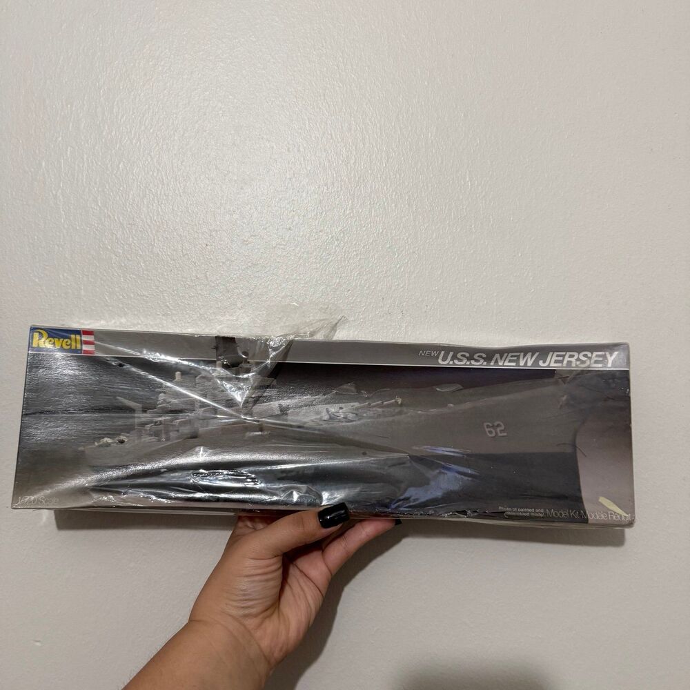 REVELL U.S.S. NEW JERSEY Battleship Model Kit  Scale 1/720 SEALED